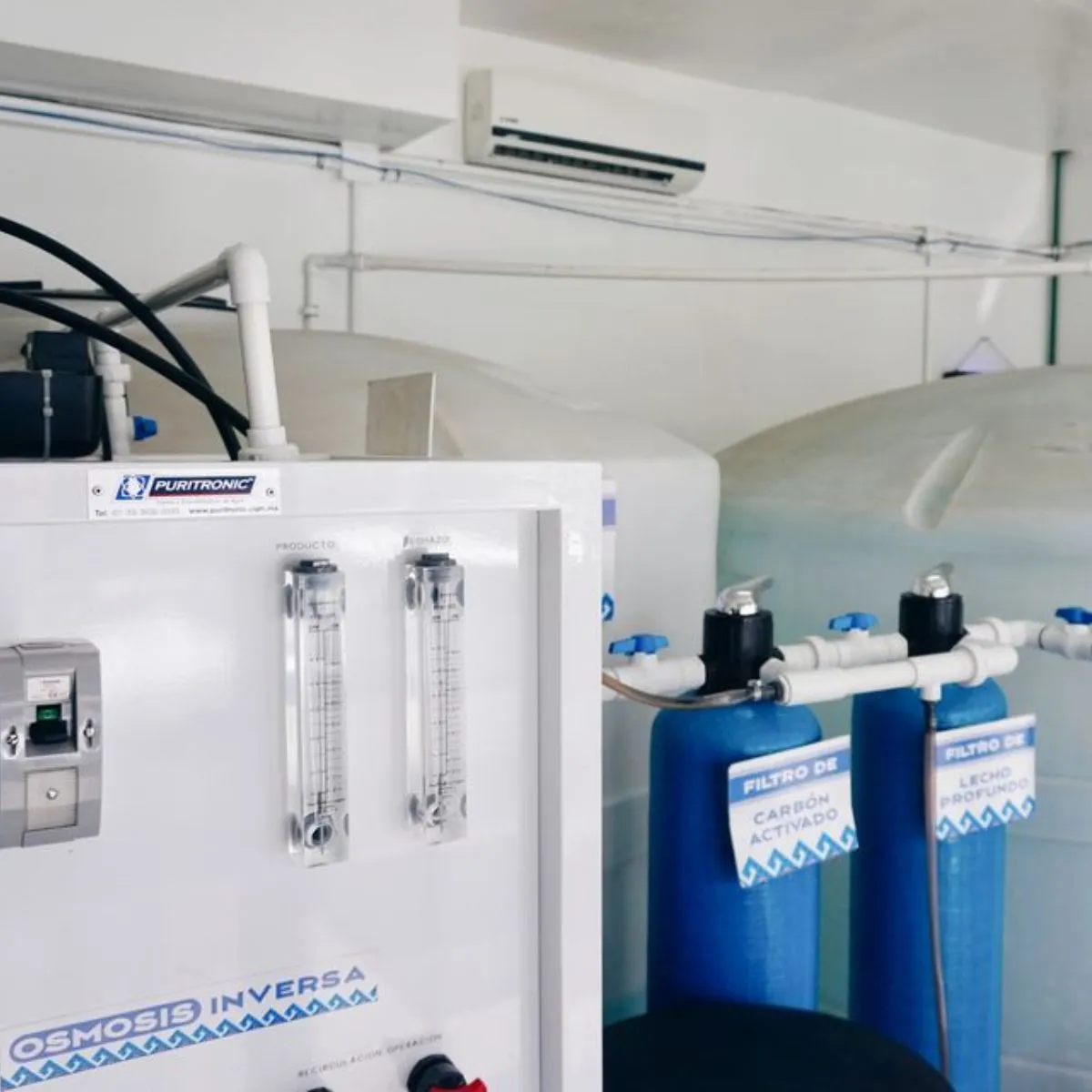 ¿Como-garantizamos-la-calidad-Bawi-purificadora vaso con agua sucia por filtro comun comparado con vaso de agua cristalina y purificada rellenado con filtro de osmosis inversa